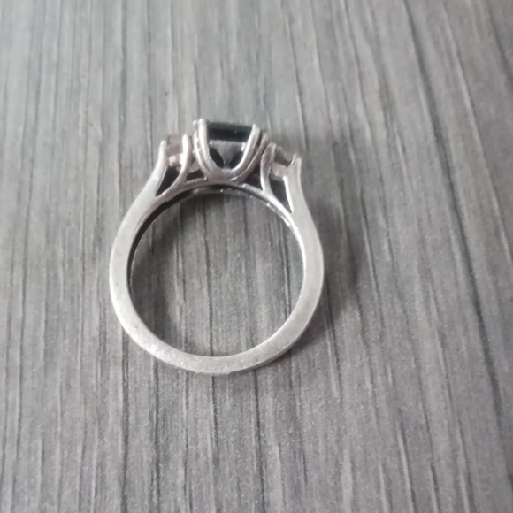 Ring - Picture 3 of 3